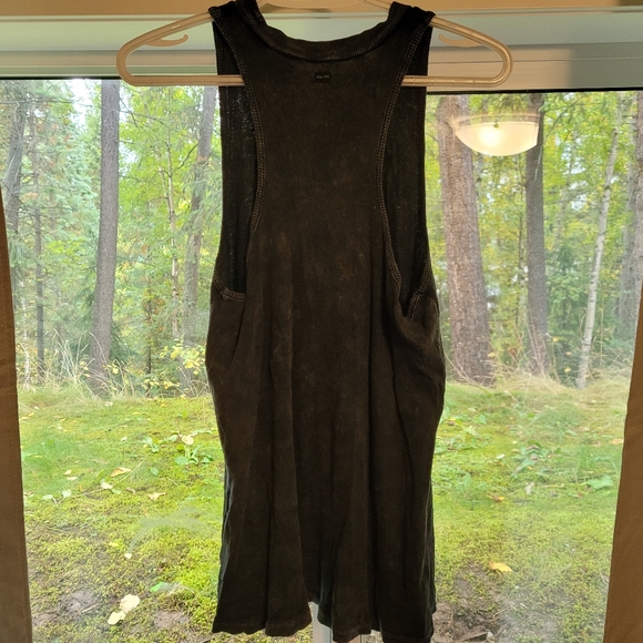 ⚡Black Volcom tank top⚡ - Picture 2 of 8